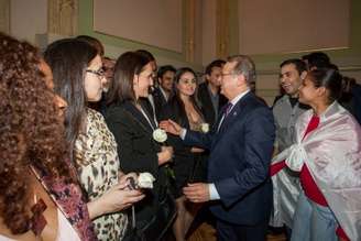 Governador Tarso Genro recebe médicos estrangeiros