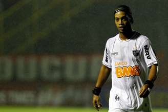 <p>Ronaldinho está fora dos gramados por lesão</p>