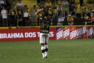 <p>Elias fez gol no fim para Botafogo sair com grande vitória no sul do País</p>