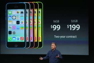 <p>iPhone 5C será oferecido nso EUA a US$ 99 com 16 GB e a US$ 199 com 32 GB. Ainda não existe previsão de chegada ao Brasil</p>