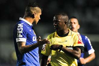 <p>Paulo César de Oliveira apintado uma partida do Corinthians</p>
