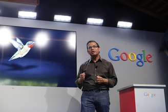 Amit Singhal, vice-presidente sênior de Busca do Google, anuncia o novo algoritmo Hummingbird, que combina o significado das consultas com o de documentos na internet