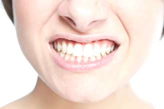 Aproximadamente 25% da população tem a doença infecciosa, causada por bactérias orais, índice considerado alto por especialistas. Essa inflamação na boca, em última instância, leva à perda dos dentes