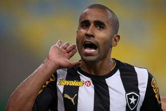 Julio Cesar, dispensado pelo Botafogo no ano passado, acerta com o Vasco