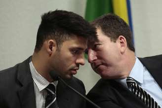 <p>David Miranda (esq.) vive no Brasil com o jornalista Glenn Greenwald (dir.), que ajudou a divulgar dados sigilosos da NSA</p>