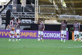 <p>Fluminense virou o placar, mas a vitória do Coritiba decretou a queda tricolor antes do jogo acabar</p>