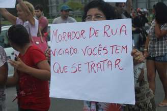 Cerca de 30 moradores do bairro de Canasvieiras, localizado na região norte de Florianópolis, realizaram mais um protesto anti-mendigos nesta quarta-feira