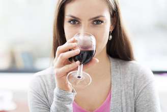 <p>Uma taça de vinho diária não faz mal a ninguém, diz estudo que comprova a eficácia do álcool na eficácia do sistema imunológico</p>