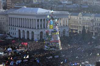 Cerca de 40 mil pessoas protestaram na Praça da Independência, onde centenas de milhares de ucranianos se reuniram nos últimos três domingos