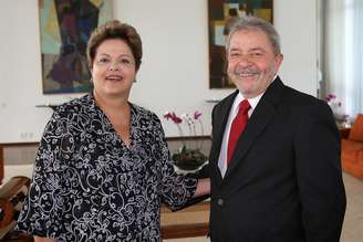 <p>Dilma recebeu seu mentor político, o ex-presidente Luiz Inácio Lula da Silva, em uma reunião que durou cerca de cinco horas no Palácio da Alvorada</p>