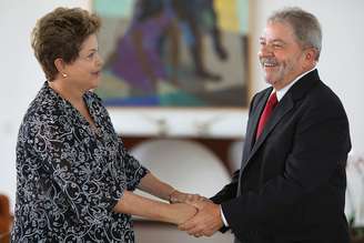 Nas fotos do encontro divulgadas pelo Instituto Lula, é possível notar que o ex-presidente está deixando a característica barba crescer