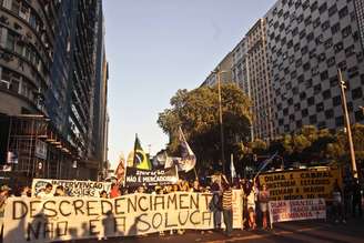 <p>Alunos da Universidade Gama Filho (UGF) realizam protesto contra o descredenciamento da instituição pelo Ministério da Educação (MEC), na Avenida Presidente Vargas, no Rio de Janeiro (RJ)</p>