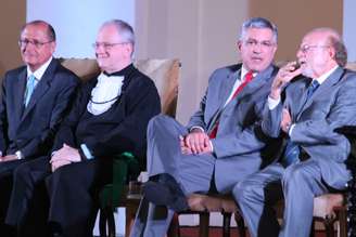 <p>O reitor tomou posse em cerimônia no Palácio dos Bandeirantes</p>