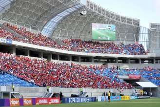 Torcida comparece à inauguração da Arena das Dunas, estádio que será sede da Copa do Mundo de 2014
