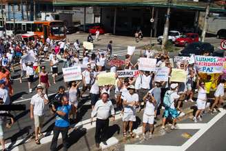 Um grupo de moradores do Butantã, zona oeste de São Paulo, acompanhado de estudantes da Universidade de São Paulo (USP) e ciclistas, realizou um protesto na manhã deste sábado para pedir reforço no policiamento na região