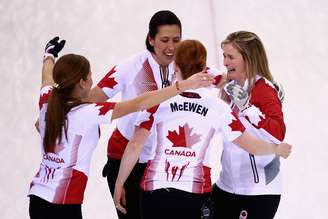 <p>Além de sair com o ouro de Sochi, canadenses festejaram a convivência com atletas de outras modalidades durante a Olimpíada</p>