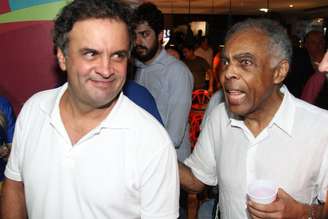 Gilberto Gil recebeu Aécio Neves no seu camarote Expresso 2222, no circuito Barra-Ondina