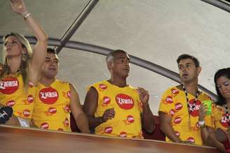 Romário curtindo e dançando no carnaval carioca