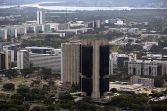 <p>Vista aérea do Banco Central, em Brasília; economistas de instituições financeiras reduziram a projeção de crescimento da economia brasileira neste ano</p>