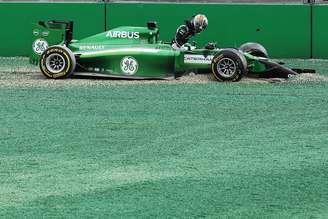 <p>Japonês atingiu traseira da Williams de Felipe Massa e tirou ambos de prova</p>