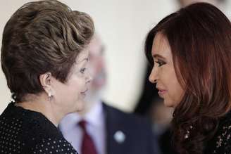 <p>A presidente Dilma Rousseff, a argentina Cristina Kirchner, o paraguaio Horacio Cartes, o uruguaio José Mujica e o venezuelano Nicolás Maduro participam da reunião</p>