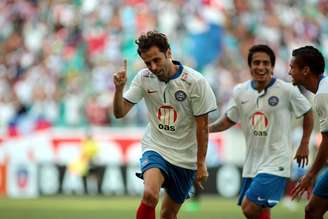 <p>Em pouco tempo de clube, Lincoln já garantiu a idolatria do torcedor do Bahia por marcar gols no rival</p>