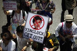 Manifestantes querem a renúncia do governo interino da primeira-ministra, Yingluck Shinawatra