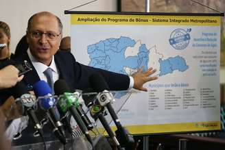 O governador de São Paulo, Geraldo Alckmin, anunciou na manhã desta segunda, que moradores da Grande São Paulo terão desconto na de 30% na conta de água, caso economizem 20% de água