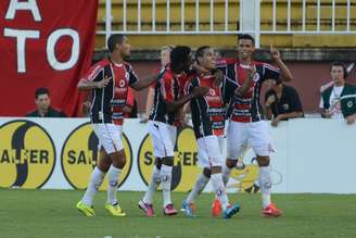 <p>Joinville jogará por empate em Florianópolis</p>