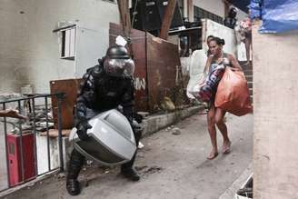 Reintegração de posse no Rio de Janeiro é marcada por confronto e incêndios