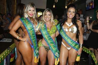As participantes do concurso Gata da Copa do Mundo se reuniram  na noite dessa quinta-feira (17) em São Paulo; a vencedora, Rô Fraga, será capa da revista Sexy de junho