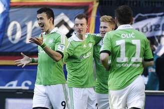 Perisic (9) comemora gol pelo Wolfsburg