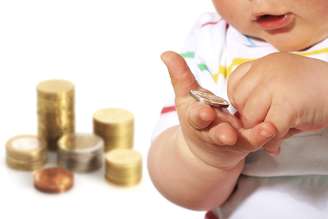 <p>O ideal é que uma criança de três anos já tenha algum contato com dinheiro</p>
