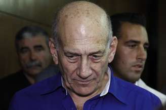 Depois de dois anos de procedimento judicial, o tribunal de Tel Aviv condenou Olmert a seis anos de prisão e ao pagamento de uma multa de 1 milhão de shekels (US$ 290.000)