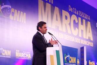 Aécio Neves durante encontro de prefeitos em Brasília