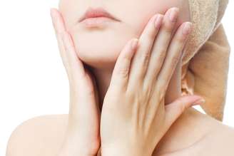 Marquinhas causadas pelo tratamento inadequado da acne podem ser atenuadas em apenas quatro semanas com a adoção de  cosméticos eficazes 
