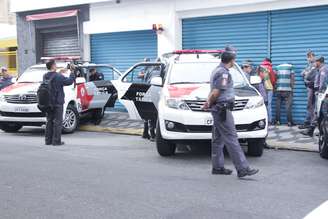 <p>Aproximadamente 100 pessoas foram detidas por suspeita de cometerem crimes na madrugada deste domingo (17) durante a 10ª edição da Virada Cultural</p>