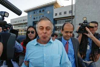 <p>O ex-diretor da Petrobras Paulo Roberto Costa é solto por decisão do STF</p>