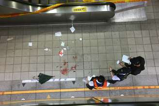 Imagem mostra policiais em metrô onde aconteceu um ataque com facas em Taipei nesta quarta-feira