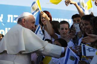 <p>Em visita histórica a Jerusalém, Francisco cumprimenta crianças; papa Francisco gera gestos e não tem uma agenda política, diz porta-voz</p>