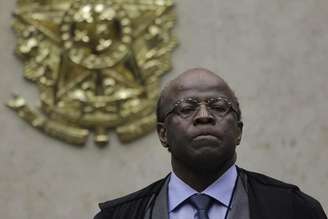 Presidente do Supremo Tribunal Federal, Joaquim Barbosa, durante um julgamento no STF, em Brasília. Barbosa, anunciou nesta quinta-feira que deixará o cargo e se aposentará da corte mais alta do país, segundo relatos dos presidentes do Senado, Renan Calheiros (PMDB-AL), e da Câmara dos Deputados, Henrique Eduardo Alves (PMDB-RN). 14/08/2013.