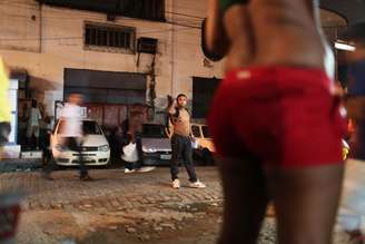 <p>Publicação inglesa destacou como as prostitutas brasileiras estão se preparando para lucrar durante os jogos da Copa</p>