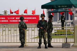 <p>Repressão feita em 1989 é tabu no país. Durante as vésperas da data, soldados fazem guarda na praça Tiananmen a fim de evitar manifestações</p>