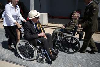Vários veteranos de guerra participaram de cerimônias nesta sexta-feira em celebrações aos 70 anos do Dia D