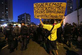 <p>No Rio de Janeiro o protesto contra a Copa também ocorreu no domingo</p>