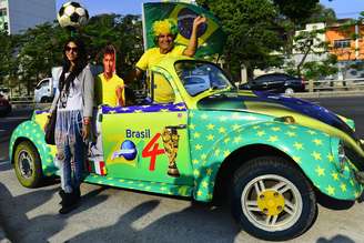 <p>O carioca Josias Vital investiu R$ 6 mil para transformar um fusca de 1982 em um carro "conversível"</p>