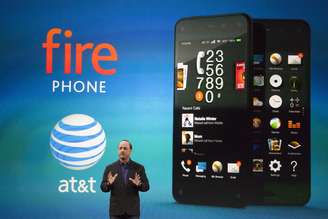 <p>Fire Phone foi vendido inicialmente a US$ 200 em junho, mas teve pouco sucesso de vendas</p>