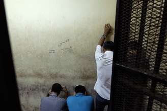 Sete egípcios foram condenados à prisão perpétua por crimes sexuais durante protestos no Cairo