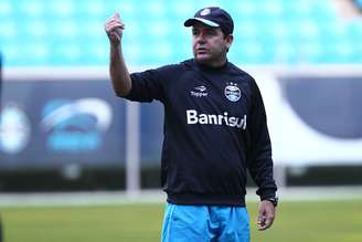 <p>Enderson não suportou mais uma derrota no comando do Grêmio</p>