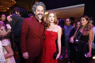 O elenco da novela Império se reuniu no Jockey Club do Rio de Janeiro. Na foto, Alexandre Nero e Marina Ruy Barbosa